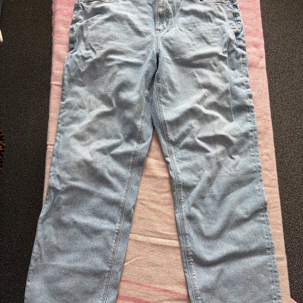 High Rise Light Wash Mom Jeans